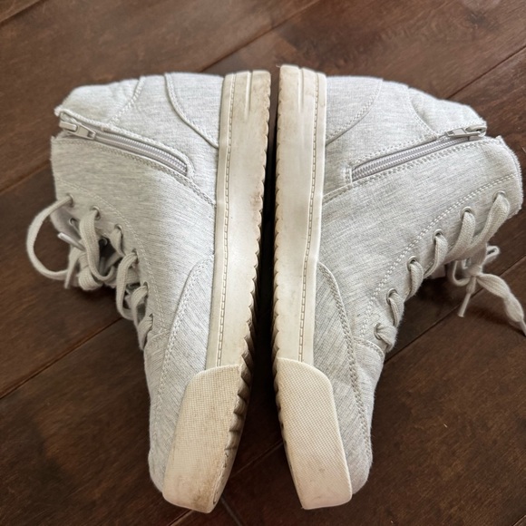 Roxy Light Gray High-Top Sneakers - Picture 2 of 9